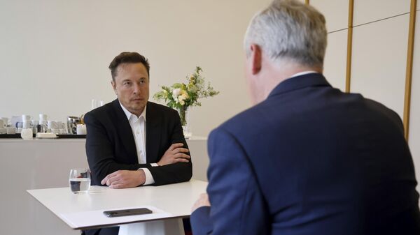 France's Finance Minister Bruno Lemaire, right, meets Twitter, now X. Corp, and Tesla CEO Elon Musk during the 6th edition of the Choose France summit, in Versailles - Sputnik International