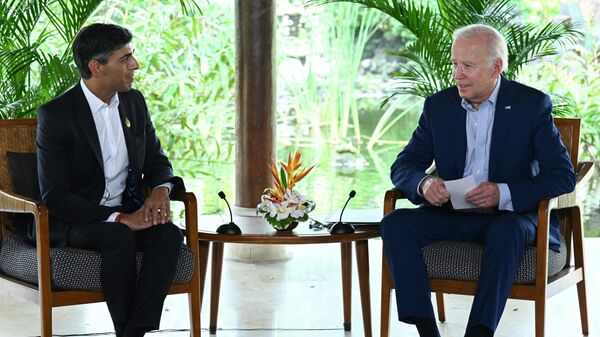 British Prime Minister Rishi Sunak and US President Joe Biden hold a meeting on the sidelines of the G20 Summit in Nusa Dua on the Indonesian resort island of Bali, November 16, 2022. (Photo by SAUL LOEB / AFP) - Sputnik International