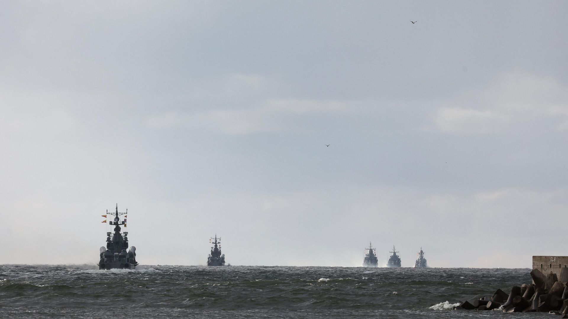 Warships are seen during naval drills staged by the Baltic Fleet forces of the Russian Navy in the Baltic Sea town of Baltiysk in Kaliningrad Region, Russia. - Sputnik International, 1920, 22.09.2023