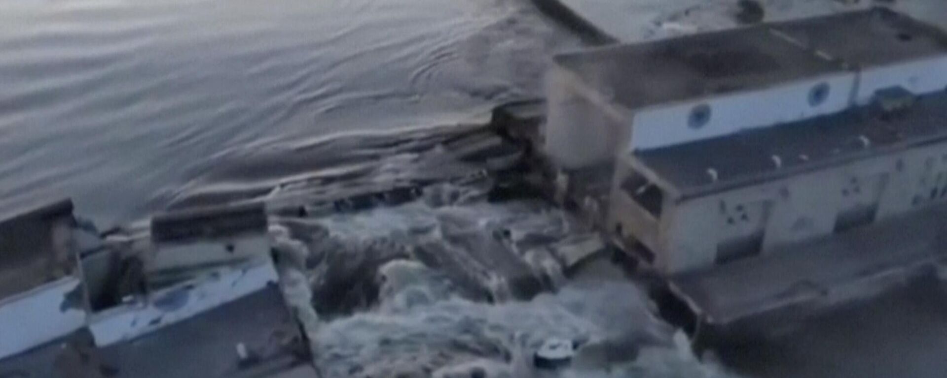 This image made from video provided by Ukraine's Presidential Office shows the damaged Kakhovka dam near Kherson, Ukraine, Tuesday, June 6, 2023. - Sputnik International, 1920, 06.06.2023