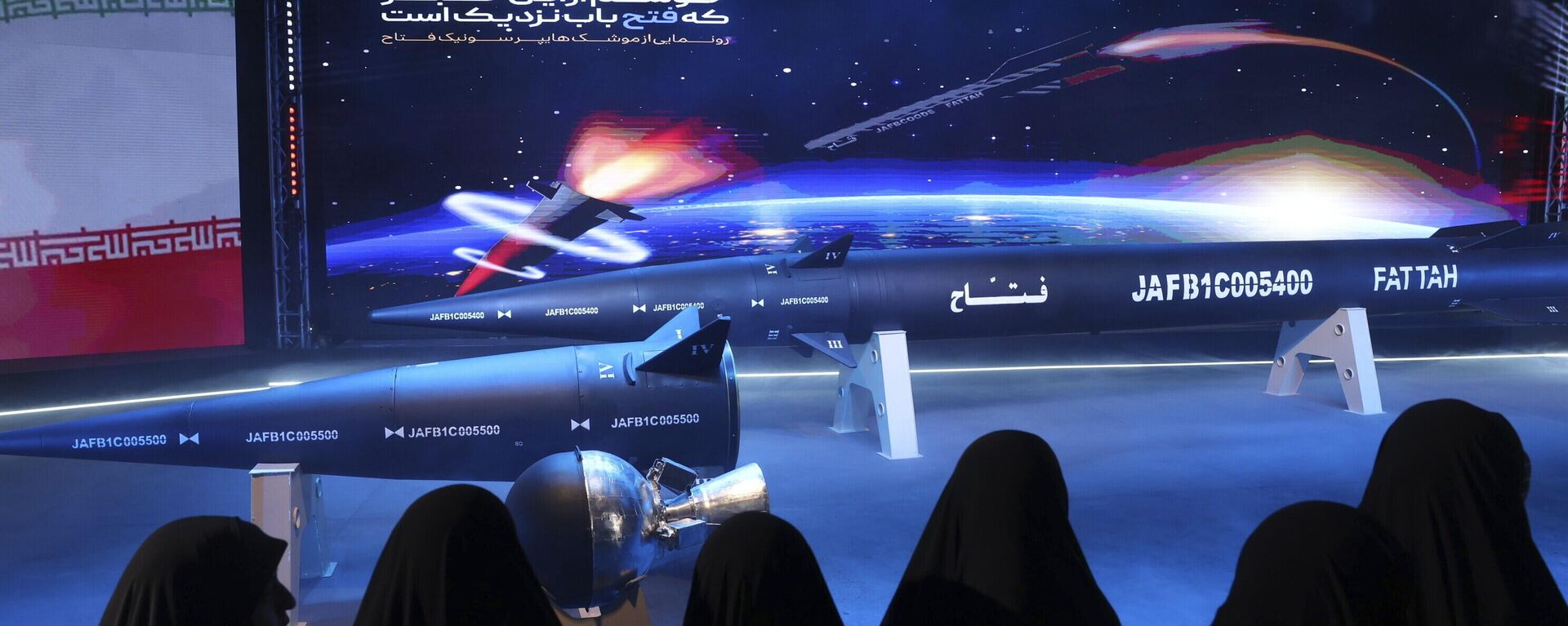 Women look at Fattah missile in a ceremony in Tehran, Iran, Tuesday, June 6, 2023. - Sputnik International, 1920, 06.06.2023