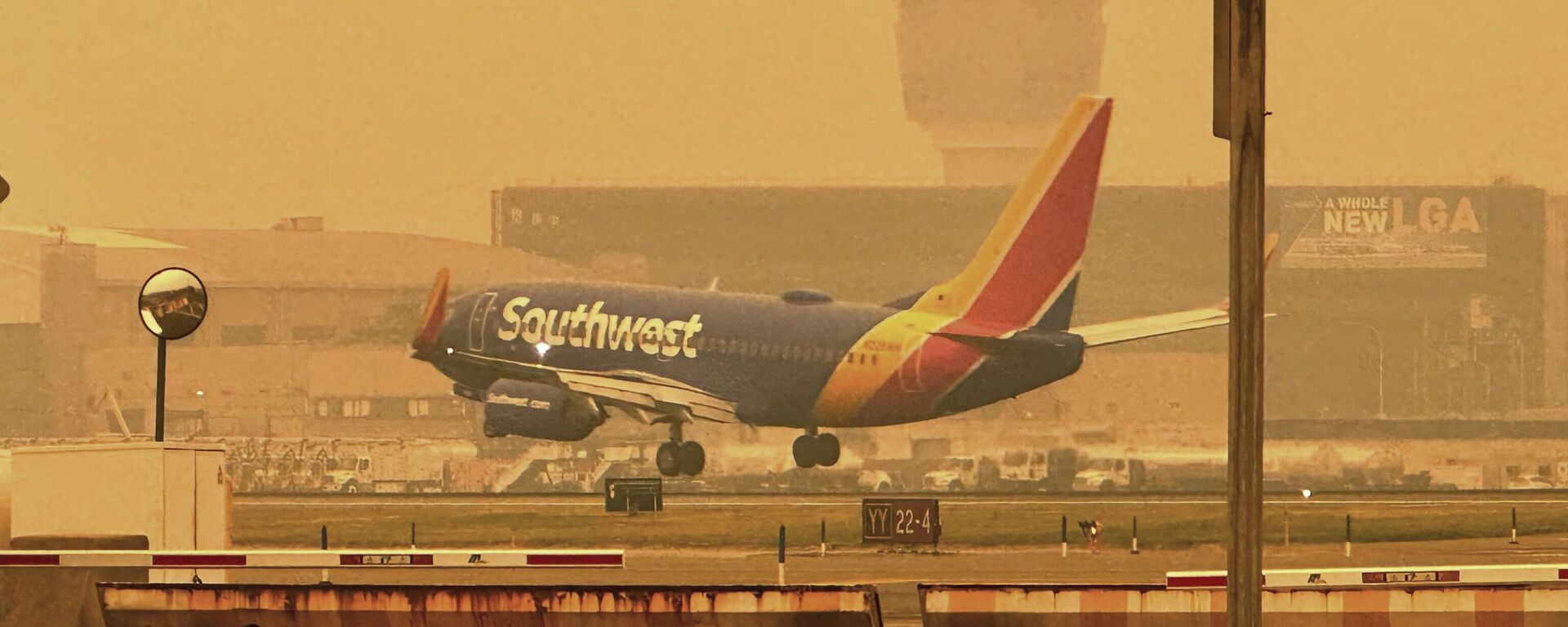 A Southwest airliner approaches LaGuardia Airport in New York, Wednesday, June 7, 2023. - Sputnik International, 1920, 07.06.2023