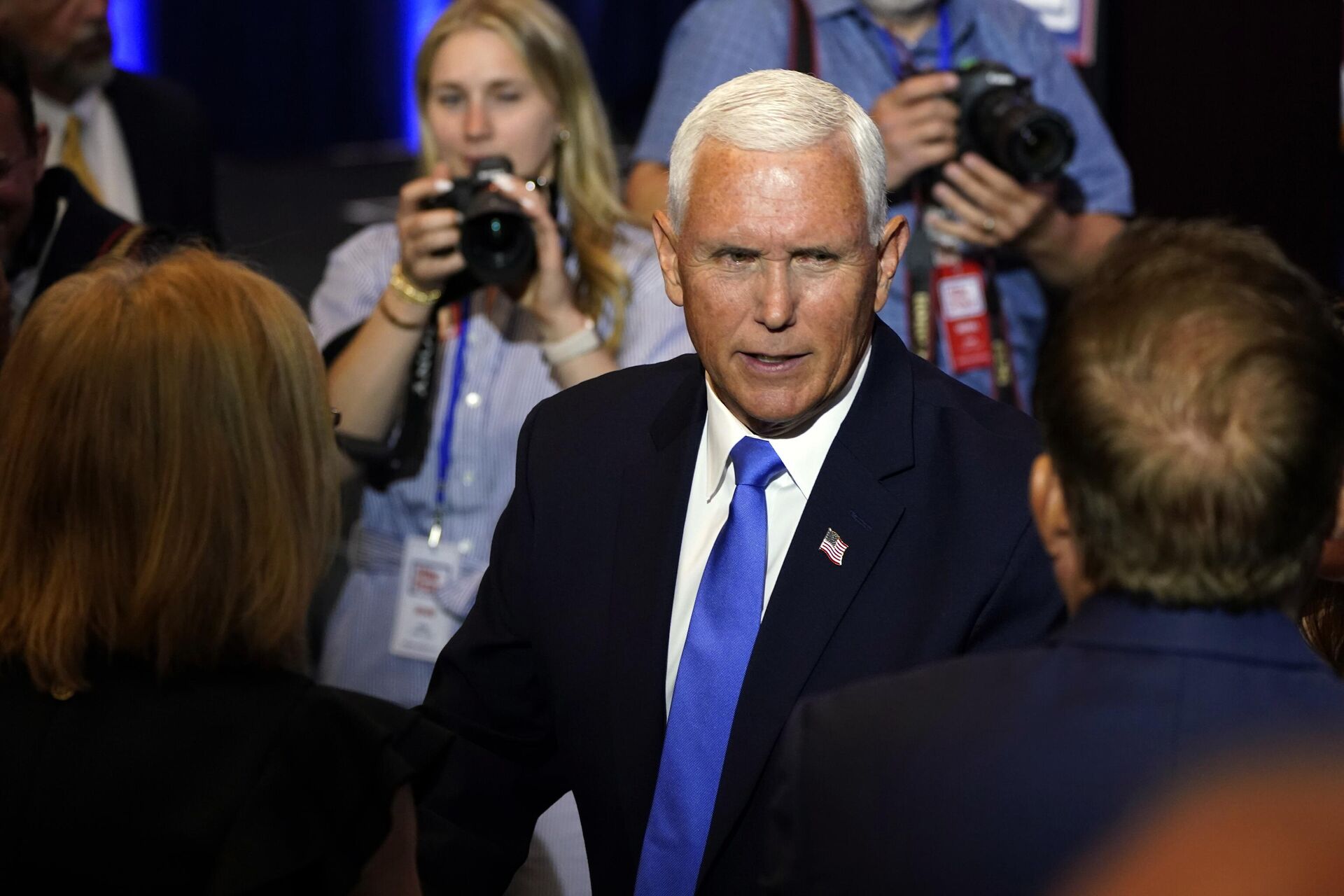 Republican presidential candidate former Vice President Mike Pence greets audience members at a campaign event, Wednesday, June 7, 2023, in Ankeny, Iowa. - Sputnik International, 1920, 23.08.2023