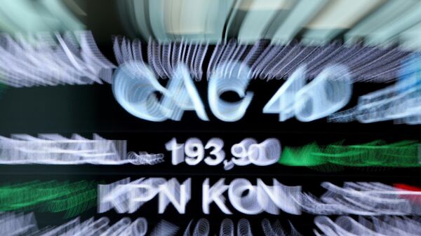 A picture taken with a zoom effect shows the CAC 40 amongst stock tickers displayed at the headquarters of the Pan-European stock exchange Euronext in La Defense district, near Paris, on April 27, 2018.  - Sputnik International