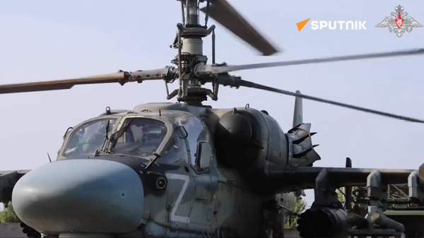 The Ka-52 Alligator attack helicopter has fired non-guided bombs to engage the enemy - Sputnik International
