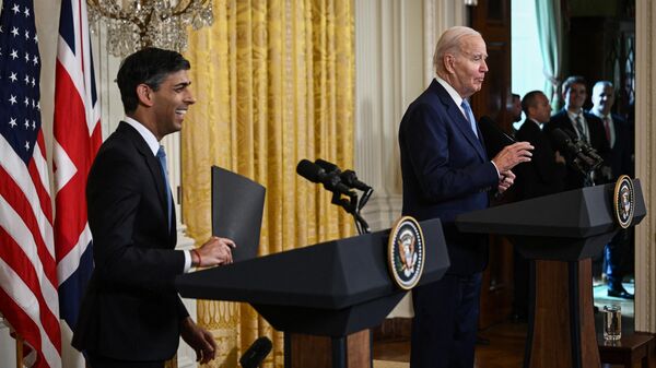 US President Joe Biden and British Prime Minister Rishi Sunak stop to answer more questions shouted from reporters as they go to leave a joint-press conference in the East Room of the White House in Washington, DC, on June 8, 2023 - Sputnik International
