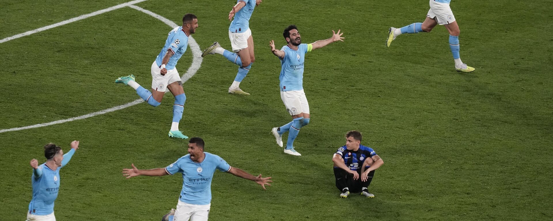 Manchster City players celebrate their 1-0 win at the end of the Champions League final soccer match between Manchester City and Inter Milan at the Ataturk Olympic Stadium in Istanbul, Turkey, Saturday, June 10, 2023.  - Sputnik International, 1920, 10.06.2023