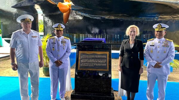 A ceremony of unveiling the commemorative plaque at the Pasopati Submarine Monument in Surabaya, Indonesia - Sputnik International