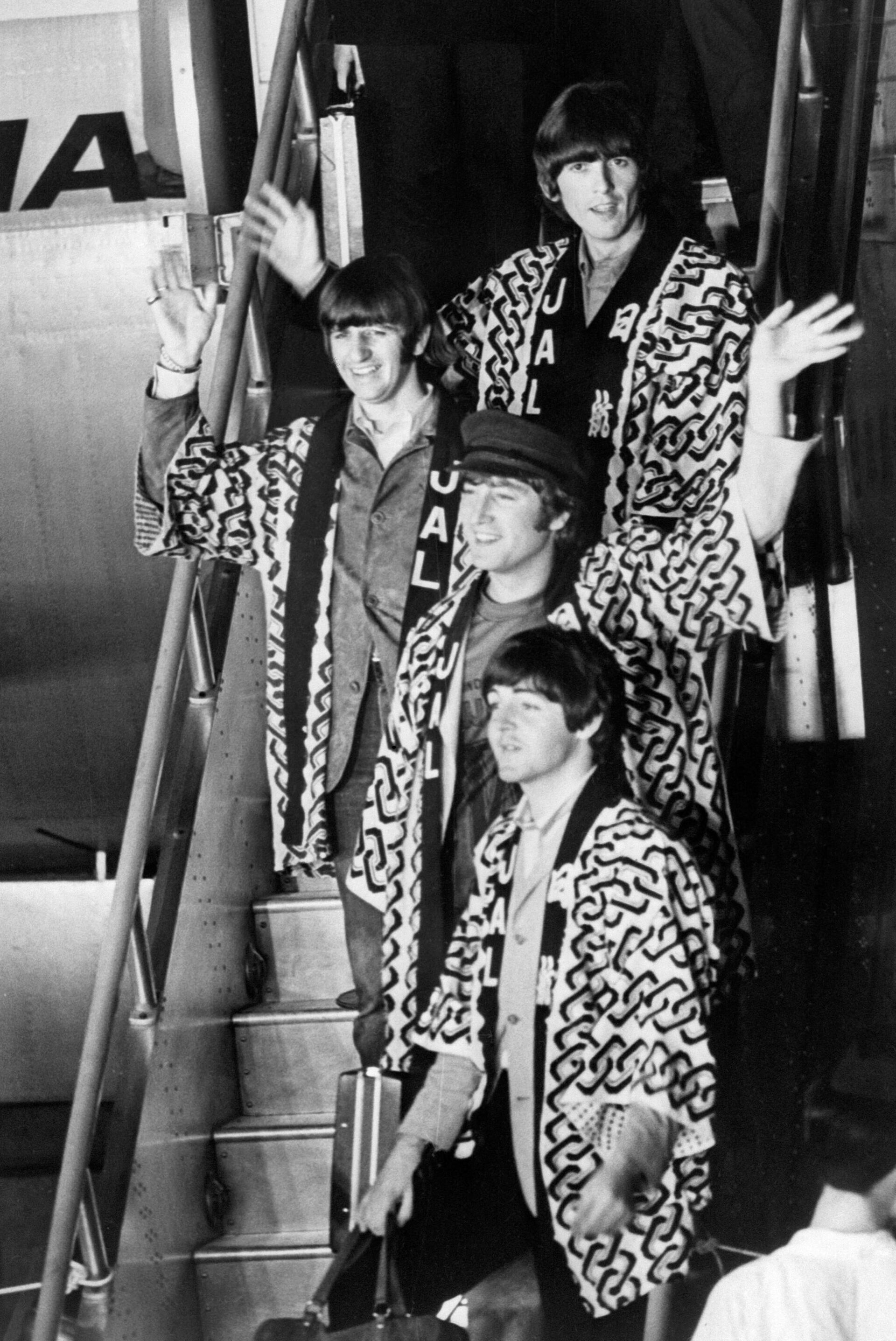 English band the Beatles (from the top), John Lennon, George Harrison, Ringo Starr, and Paul McCartney arrive at the airport in Tokyo, in the 1960's.  - Sputnik International, 1920, 13.06.2023
