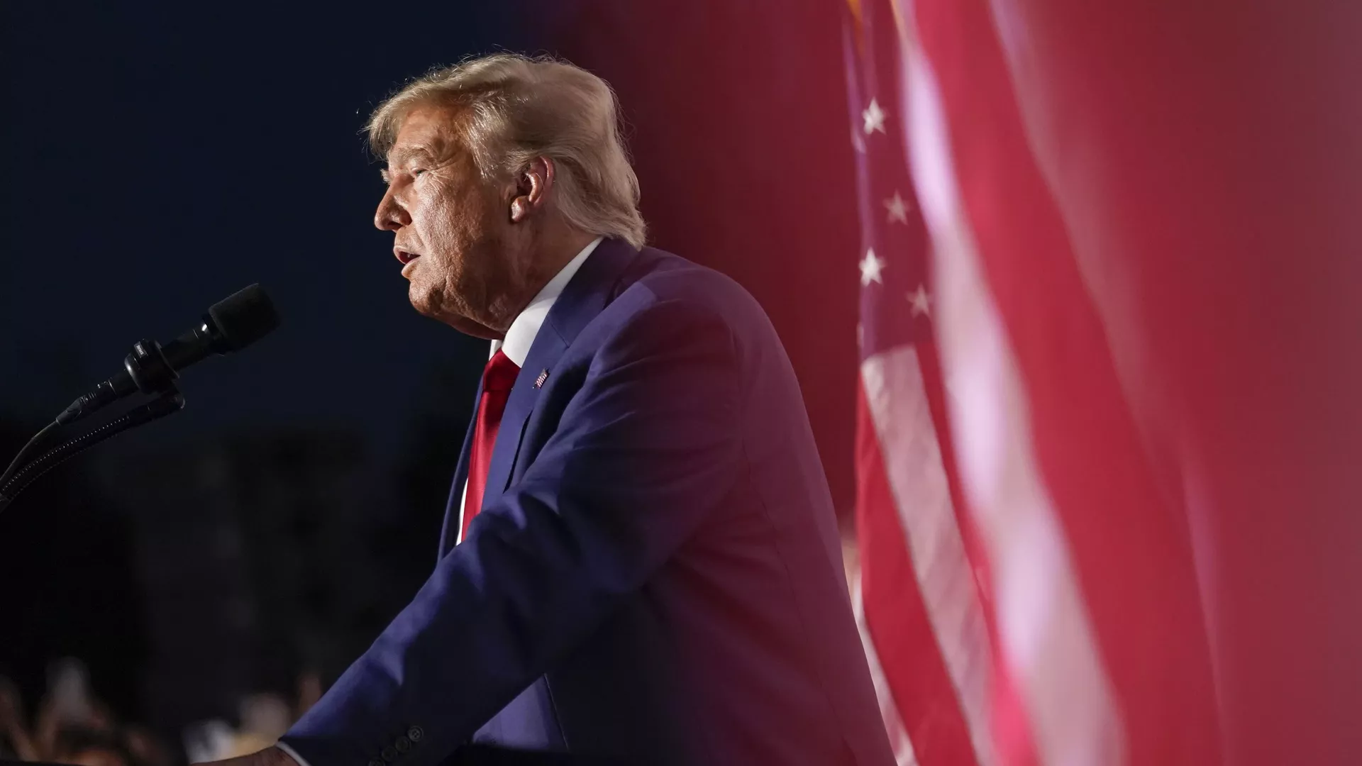 Former President Donald Trump speaks at Trump National Golf Club in Bedminster, N.J., Tuesday, June 13, 2023, after pleading not guilty in a Miami courtroom earlier in the day to dozens of felony counts that he hoarded classified documents and refused government demands to give them back. - Sputnik International, 1920, 09.02.2025