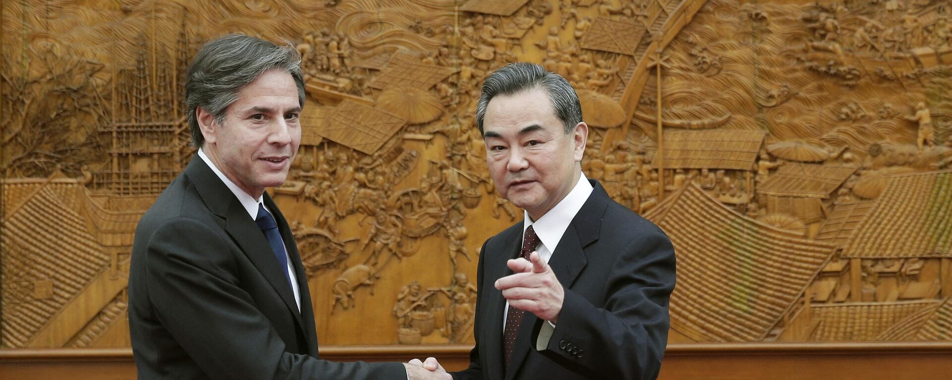 Then-US Deputy Secretary of State Antony Blinken (L) shakes hand with Chinese Foreign Minister Wang Yi at the Olive Hall before a meeting at the Foreign Ministry office in Beijing on February 11, 2015.  - Sputnik International, 1920, 15.06.2023
