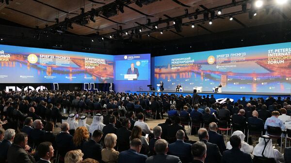 Russian President Vladimir Putin addresses SPIEF 2023 plenary session - Sputnik International