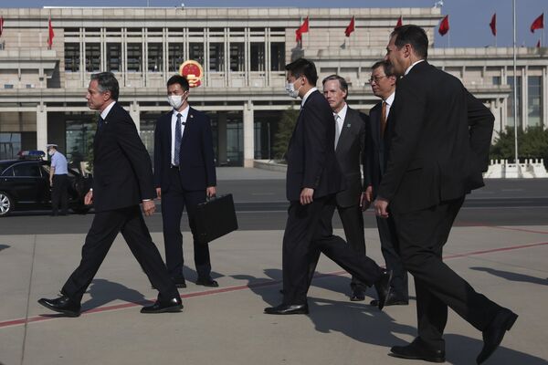 US Secretary of State Antony Blinken, left, walks after arriving in Beijing. - Sputnik International