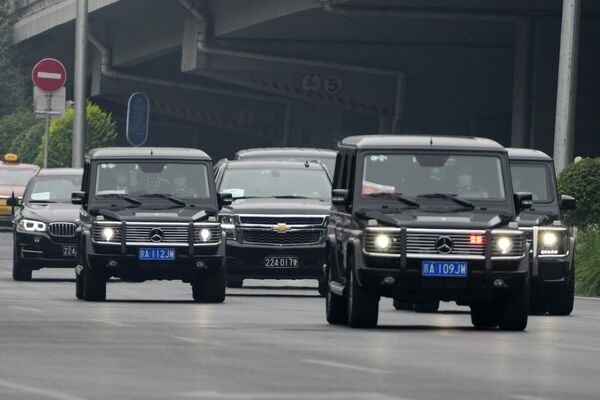 A US embassy vehicle which is believed to be carrying Secretary of State Antony Blinken, center, is escorted by motorcades as they heads to the Diaoyutai State Guesthouse for a meeting in Beijing, Monday, June 19, 2023. Blinken has opened a second and final day of critical meetings with senior Chinese officials as the two sides expressed a willingness to talk but showed little inclination to bend on hardened positions that have sent tensions soaring. - Sputnik International
