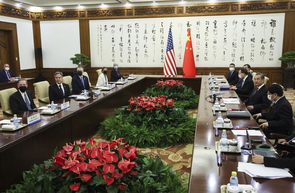 US Secretary of State Antony Blinken, second left, meets with China&#x27;s top diplomat Wang Yi, second right, at the Diaoyutai State Guesthouse in Beijing. - Sputnik International