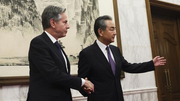 US Secretary of State Antony Blinken (L) shakes hands with China's Director of the Office of the Central Foreign Affairs Commission Wang Yi at the Diaoyutai State Guesthouse in Beijing on June 19, 2023 - Sputnik International