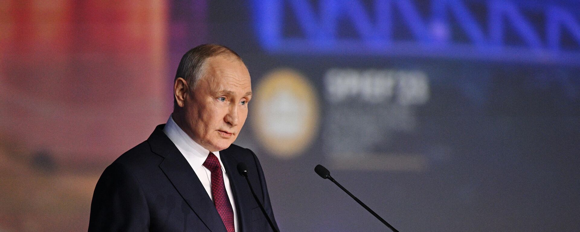 Russian President Vladimir Putin gives a speech at a plenary session of the Saint Petersburg International Economic Forum (SPIEF) in Saint Petersburg on June 16, 2023. (Photo by Ramil SITDIKOV / SPUTNIK / AFP) - Sputnik International, 1920, 19.06.2023