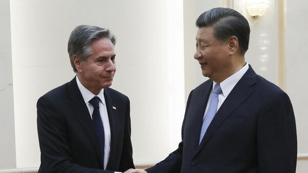 U.S. Secretary of State Antony Blinken shakes hands with Chinese President Xi Jinping  - Sputnik International
