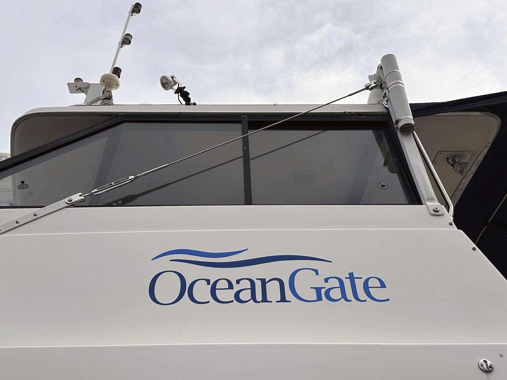 The logo for OceanGate Expeditions is seen on a boat parked near the offices of the company at a marine industrial warehouse office door in Everett, Wash., Tuesday, June 20,  - Sputnik International, 1920, 21.06.2023