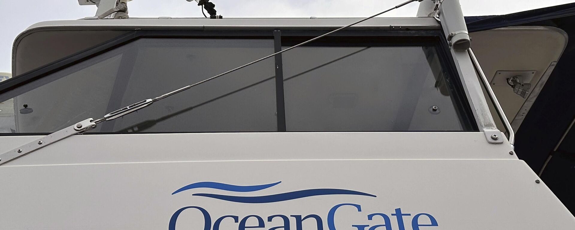 The logo for OceanGate Expeditions is seen on a boat parked near the offices of the company at a marine industrial warehouse office door in Everett, Wash., Tuesday, June 20,  - Sputnik International, 1920, 06.07.2023