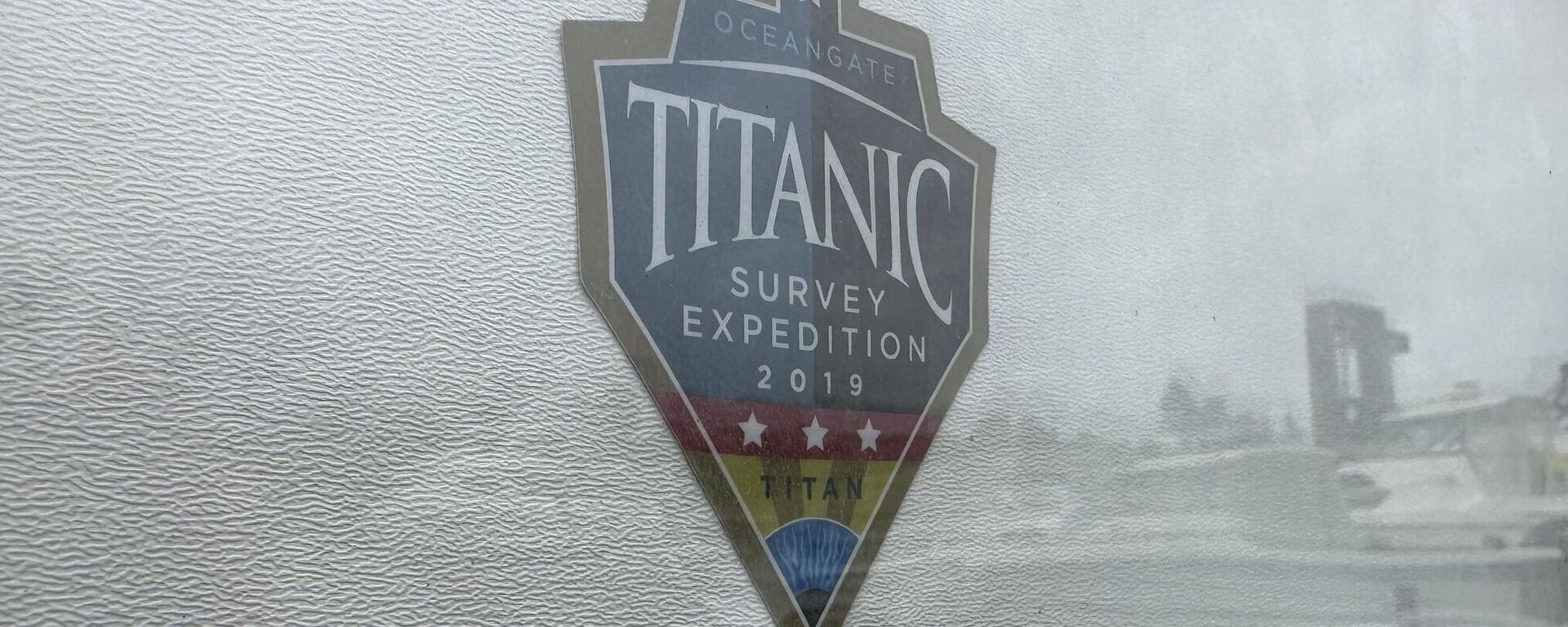 The logo for an OceanGate Expeditions 2019 Titanic expedition is seen on a marine industrial warehouse office door in Everett, Wash., Tuesday, June 20, 2023.  - Sputnik International, 1920, 21.06.2023