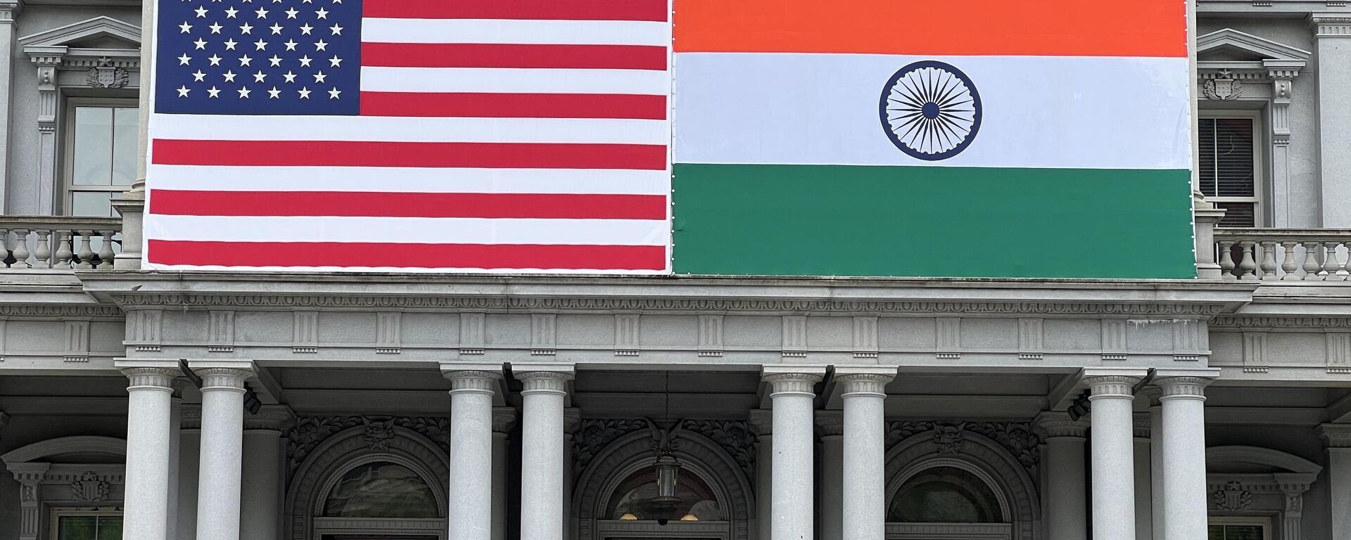 Flags of India and US adorn the Eisenhower Executive Office Building   of the White House in Washington, DC on June 20, 2023. US President Joe Biden will be hosting India's Prime Minister Narendra Modi for a State visit on June 22, 2023. - Sputnik International, 1920, 21.06.2023
