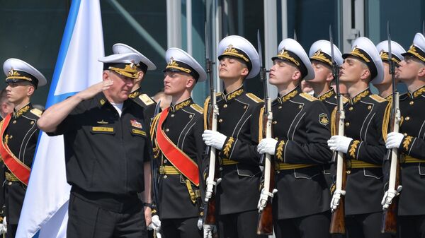 Commander-in-chief of the Russian Navy Nikolai Yevmenov and Russian navy servicemen attend International Maritime Defence Show (IMDS-2023) in Kronstadt - Sputnik International
