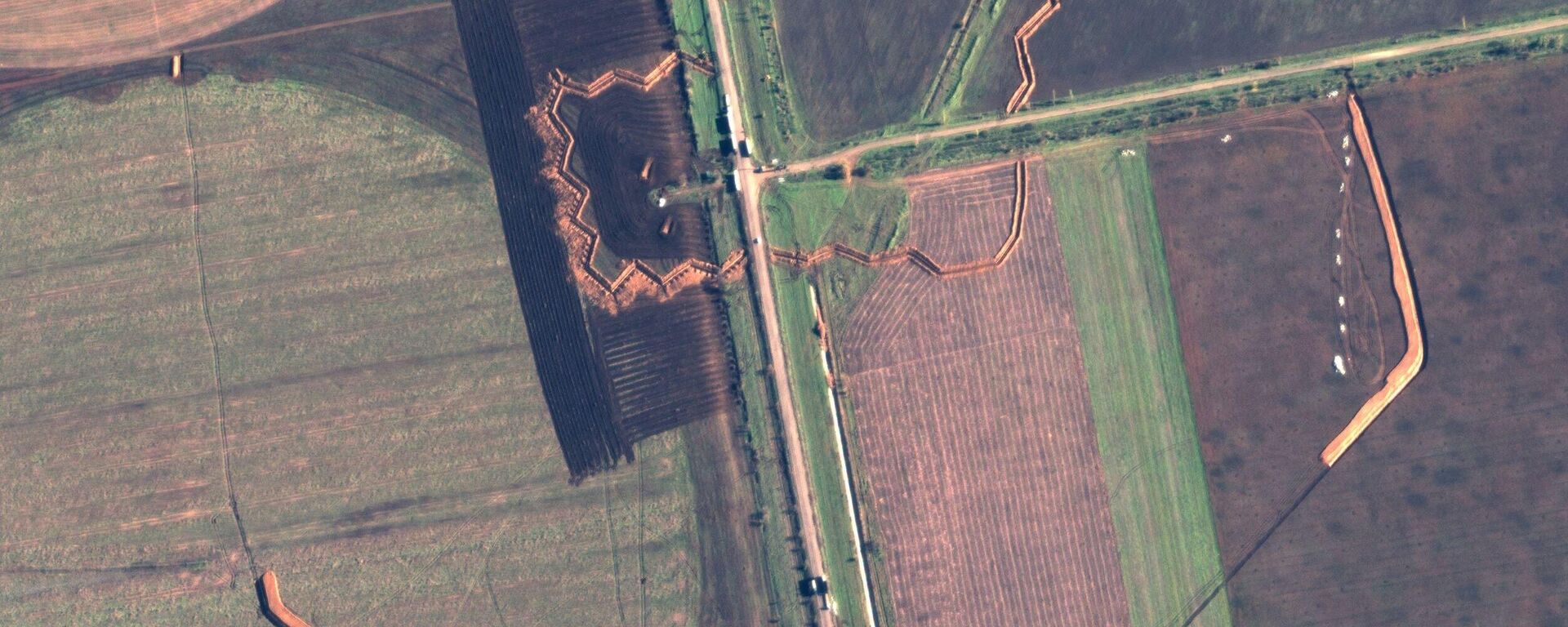 Satellite snap shows Russian fortifications being set up in the special operation zone, November 2022. - Sputnik International, 1920, 22.06.2023