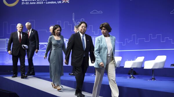 Japan's Foreign Minister Yoshimasa Hayashi, foreground left, walks on stage with his French counterpart Catherine Colonna on the first day of the Ukraine Recovery Conference in London, Wednesday, June 21, 2023.  - Sputnik International