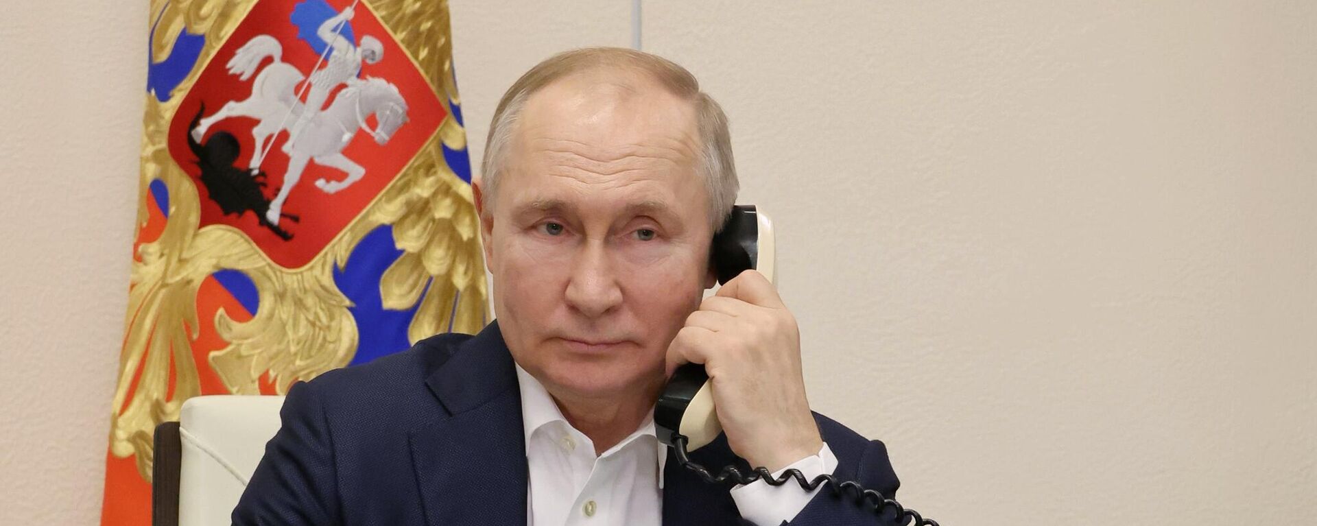 Russian President Vladimir Putin talks by phone - Sputnik International, 1920, 03.07.2025