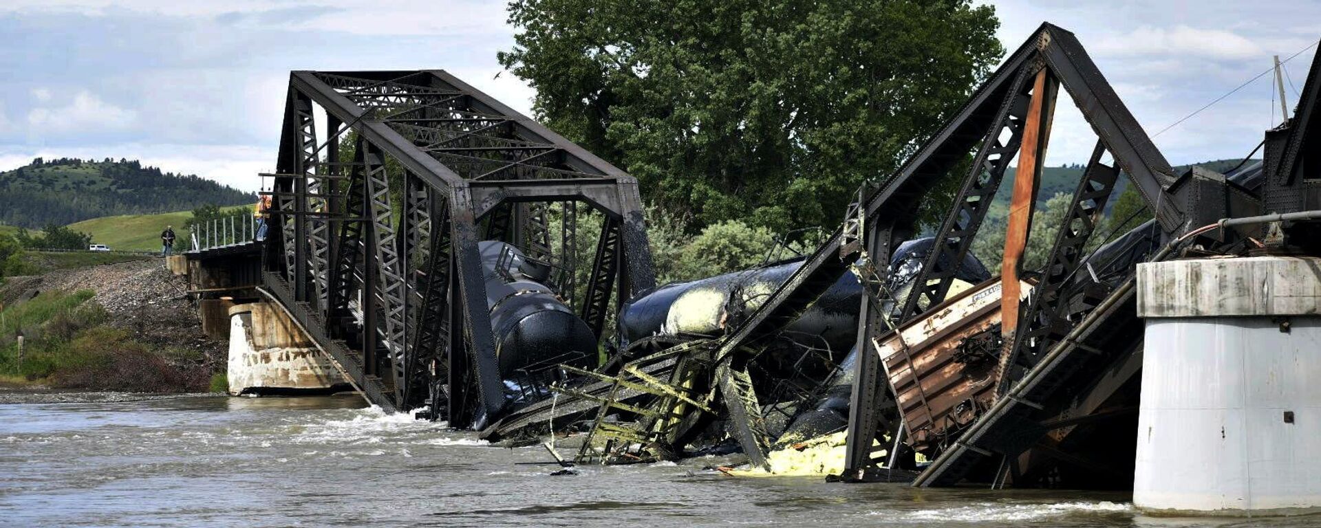 Several train cars are immersed in the Yellowstone River after a bridge collapse near Columbus, Mont., on Saturday, June 24, 2023. The bridge collapsed overnight, causing a train that was traveling over it to plunge into the water below.  - Sputnik International, 1920, 27.06.2023