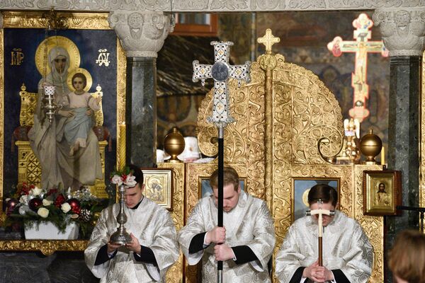 Clerics participate in Christmas service at Kiev-Pechersk Lavra. - Sputnik International
