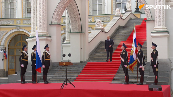 Putin Addresses Russian Military & Security Officers on Cathedral Square - Sputnik International