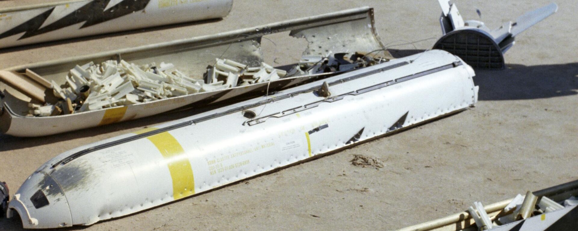US cluster bombs. - Sputnik International, 1920, 08.07.2023