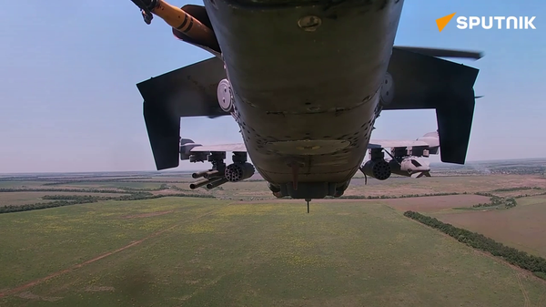 Russian attack helicopters obliterate Ukrainian armored vehicles and a stronghold, repelling an assault near Zaporozhye - Sputnik International