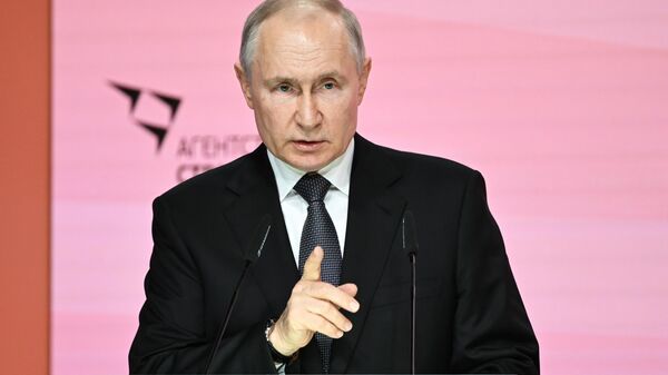 Nearly 80% of Russians Believe Putin Doing Good Job - Poll