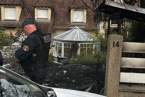 Municipal police officers stand in front of the damaged home of the Mayor of l&#x27;Hay-les-Roses Vincent Jeanbrun in a suburb of Paris after rioters rammed a vehicle into the building injuring the mayor&#x27;s wife and one of his children. - Sputnik International