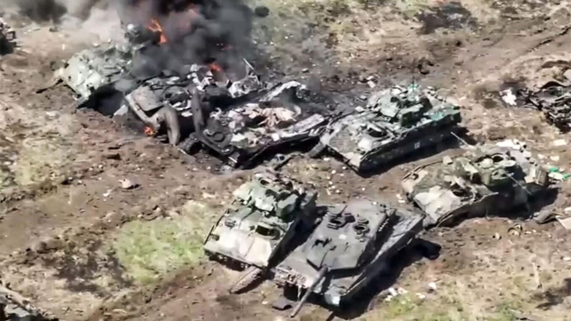 Leopard 2 and Bradley pictured among destroyed and damaged Ukrainian vehicles. Screenshot of Russian Defense Ministry video. - Sputnik International, 1920, 28.07.2023