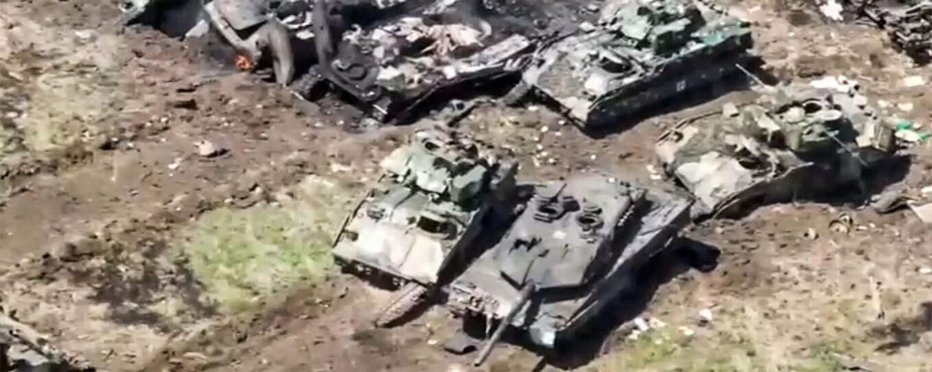 Leopard 2 and Bradley pictured among destroyed and damaged Ukrainian vehicles. Screenshot of Russian Defense Ministry video. - Sputnik International, 1920, 29.08.2023