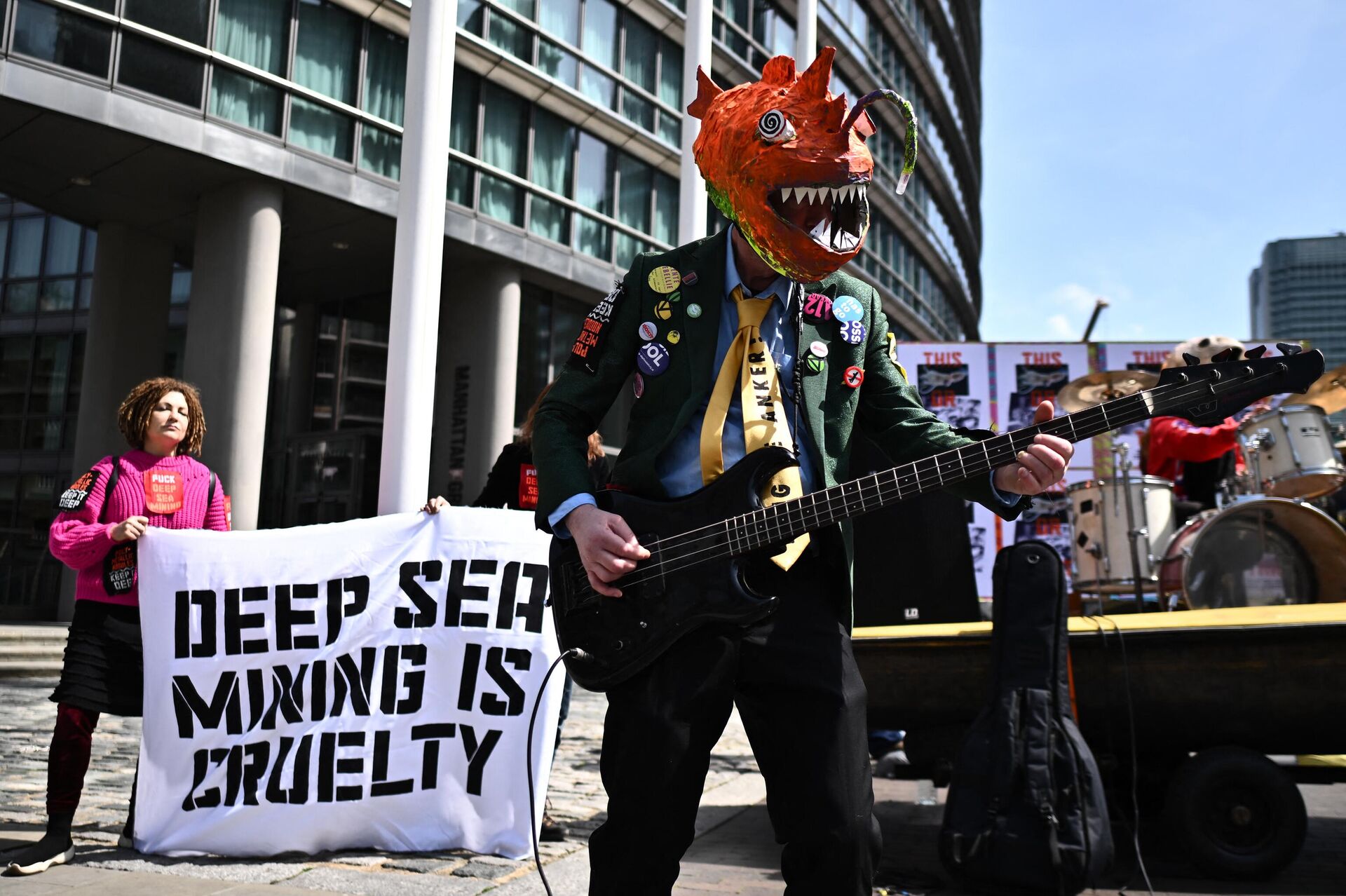 Activists, part of the Ocean Rebellion protest group, demonstrate during the Deep Sea Mining Summit in London on May 3, 2023. - Sputnik International, 1920, 10.07.2023