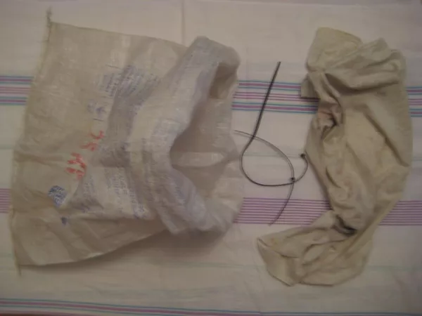 An empty bag, a wire tie and a rag which were used by the Ukrainian Security Service for torture by suffocation - Sputnik International
