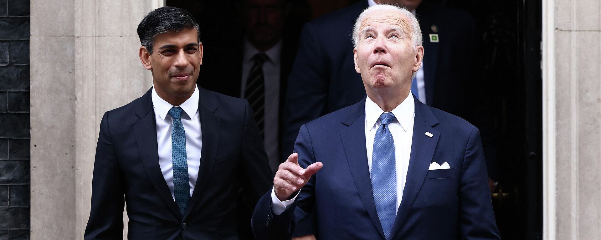 US President Joe Biden reacts as he exits 10 Downing Street with Britain's Prime Minister Rishi Sunak, following their meeting in central London on July 10, 2023. - Sputnik International, 1920, 11.07.2023