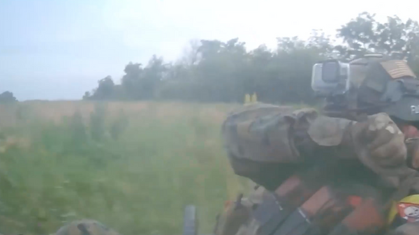 Irish mercenary shows British press how he ran away in panic after a surprise shelling - Sputnik International