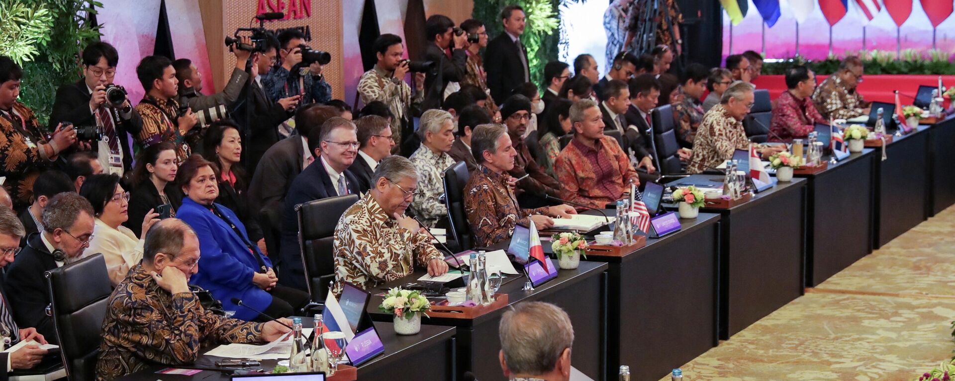 (From L to R) Russia's Foreign Minister Sergey Lavrov, Brunei’s Second Minister of Foreign Affair Erywan Yusof, US Secretary of State Antony Blinken, Singapore’s Foreign Minister Vivian Balakrishnan, Thailand's Foreign Minister Don Pramudwinai, Vietnam’s Foreign Minister Bui Thanh Son and East Timor's Foreign Minister Bendito Freitas attend the Association of Southeast Asian Nations (ASEAN) Foreign Ministers' Meeting in Jakarta on July 14, 2023. (Photo by Adi WEDA / POOL / AFP) - Sputnik International, 1920, 14.07.2023