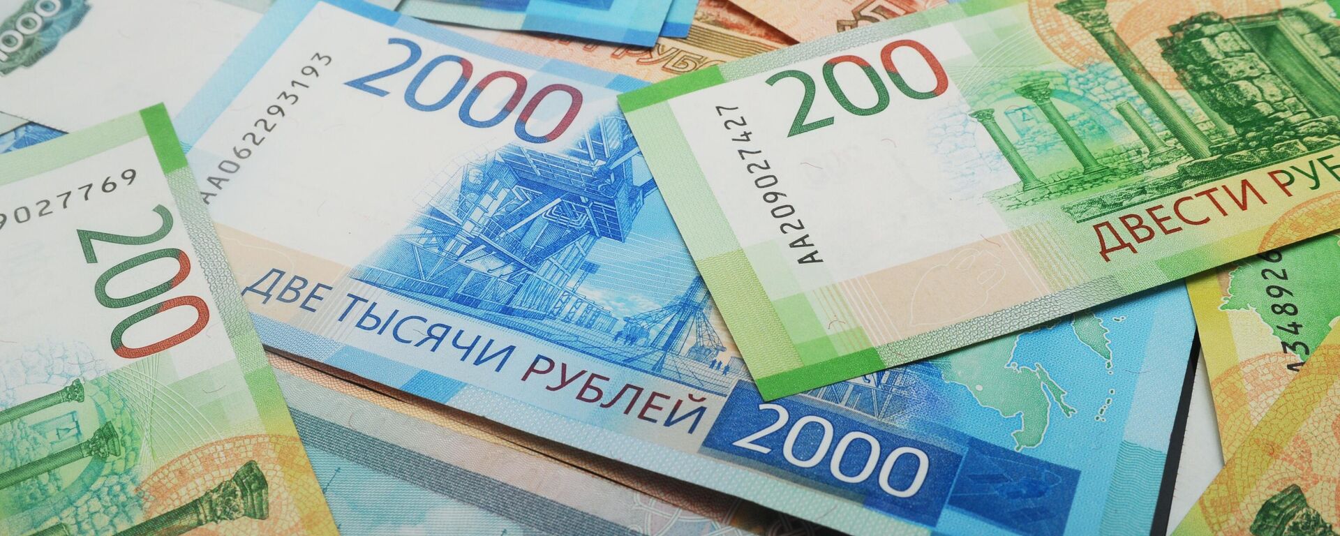 The 200 and 2000 ruble banknotes. - Sputnik International, 1920, 10.08.2023