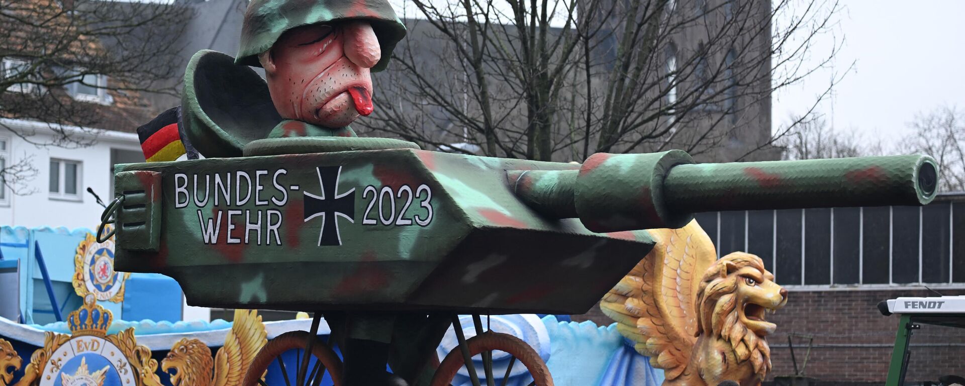 A carnival float mocks the current condition of the German armed Forces' military equipment during a Rose Monday street carnival parade in Duesseldorf, western Germany, on February 20, 2023.  - Sputnik International, 1920, 17.07.2023