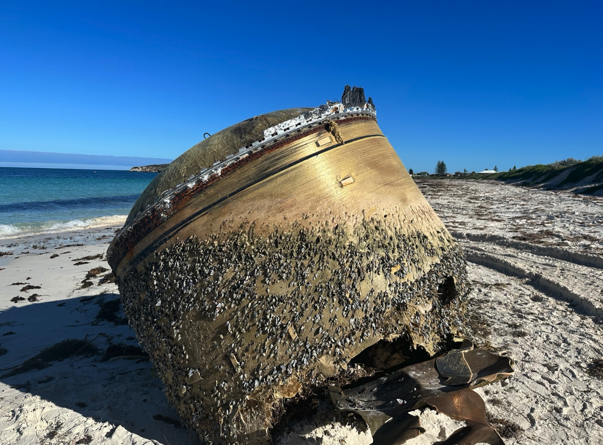 A mystery object suspected of being part of a space launch washed ashore along the Australian coastline, the Australian Space Agency revealed in a statement on July 17, 2023. An investigation into is origin is ongoing. - Sputnik International, 1920, 17.07.2023