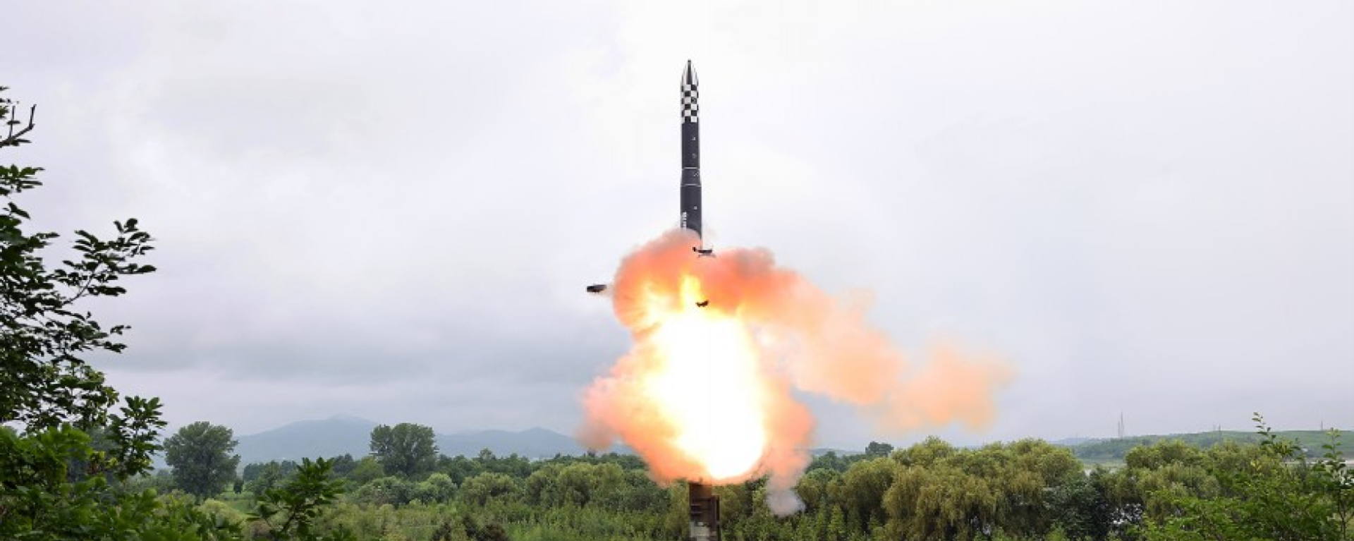 Hwasong-18 intercontinental ballistic missile (ICBM) test-fired by North Korea on July 13, 2023 - Sputnik International, 1920, 18.07.2023
