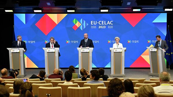 (From L to R) Argentina's President Alberto Fernandez, Saint Vincent and the Grenadines' Prime Minister Ralph Gonsalves, European Council President Charles Michel and President of the European Commission Ursula von der Leyen hold a press conference at the end of the EU- CELAC summit on July 18, 2023 - Sputnik International