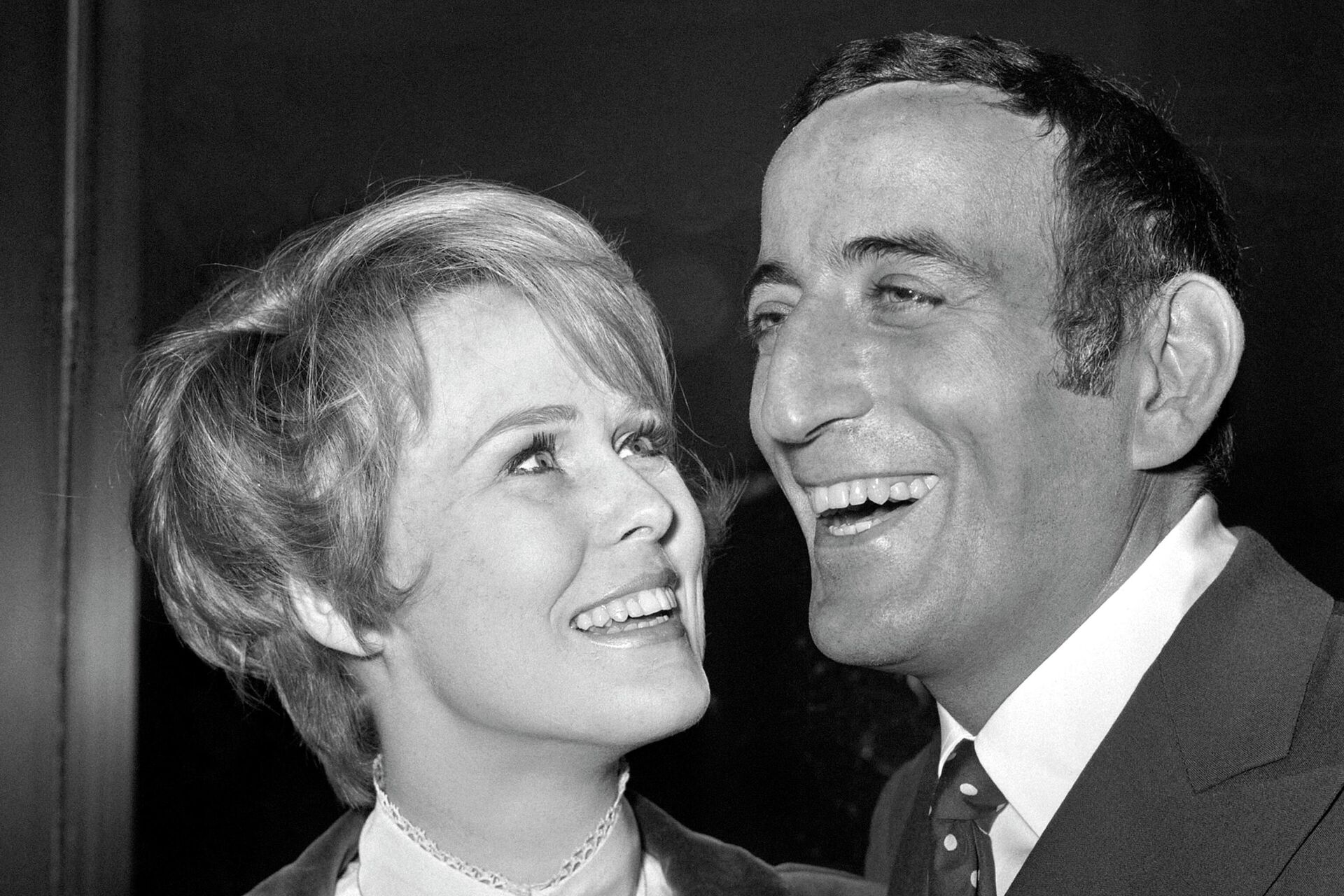 FILE - American singer Tony Bennett and 27-year-old Sandi Grant smile during the reception held at the Hilton Hotel, London on March 8, 1968, for Bennett who is in London for a concert tour. Bennett, the eminent and timeless stylist whose devotion to classic American songs and knack for creating new standards such as I Left My Heart In San Francisco graced a decadeslong career that brought him admirers from Frank Sinatra to Lady Gaga, died Friday, July 21, 2023. He was 96. - Sputnik International, 1920, 21.07.2023